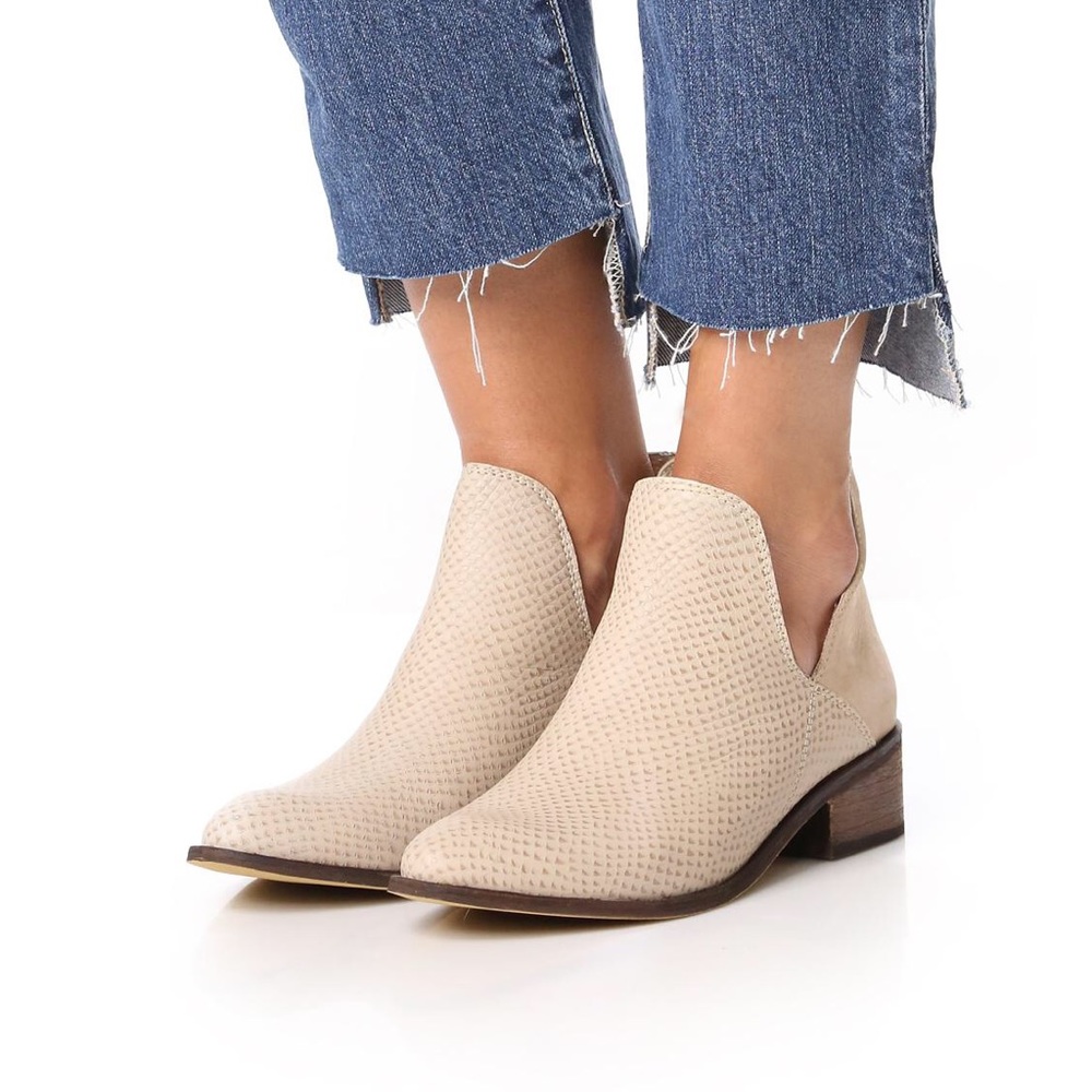 Kaanas Tan Booties
